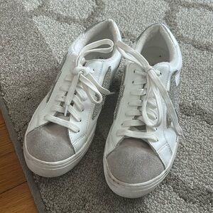 Gently used Steve Madden sneakers women’s size 9